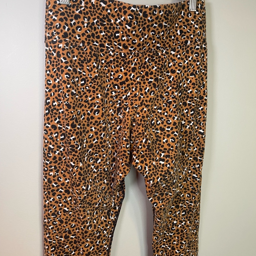 Nike Women’s Cheetah Animal Print  Comfort Soft Leggings size Medium - Picture 6 of 10